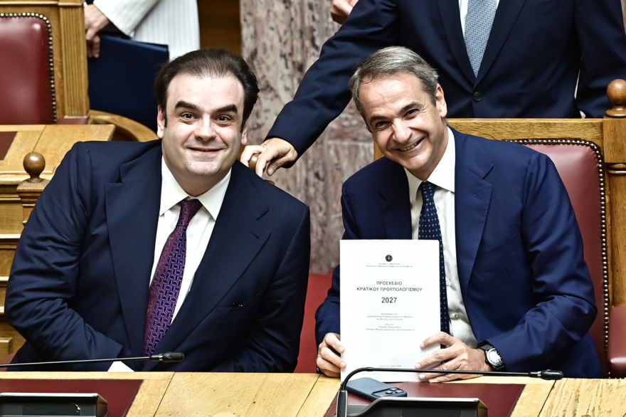 Ο αγιασμός της Βουλής: Οι παρέες και τα πηγαδάκια, ποιοι μίλησαν με ποιους - Δείτε φωτογραφίες