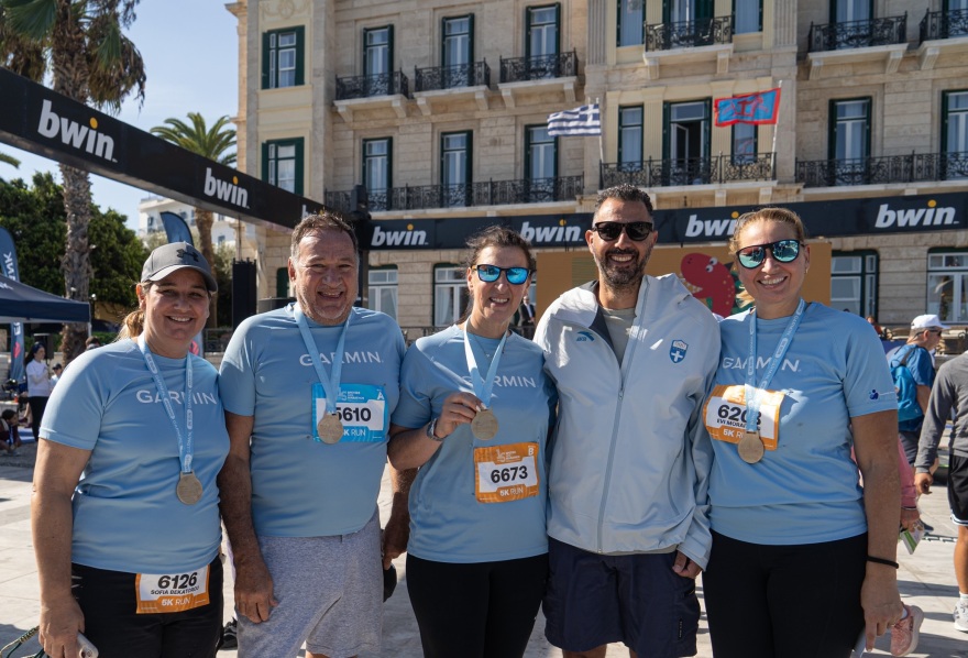 15 χρόνια Spetses Mini Marathon: Οι Σπέτσες φόρεσαν τα γιορτινά τους