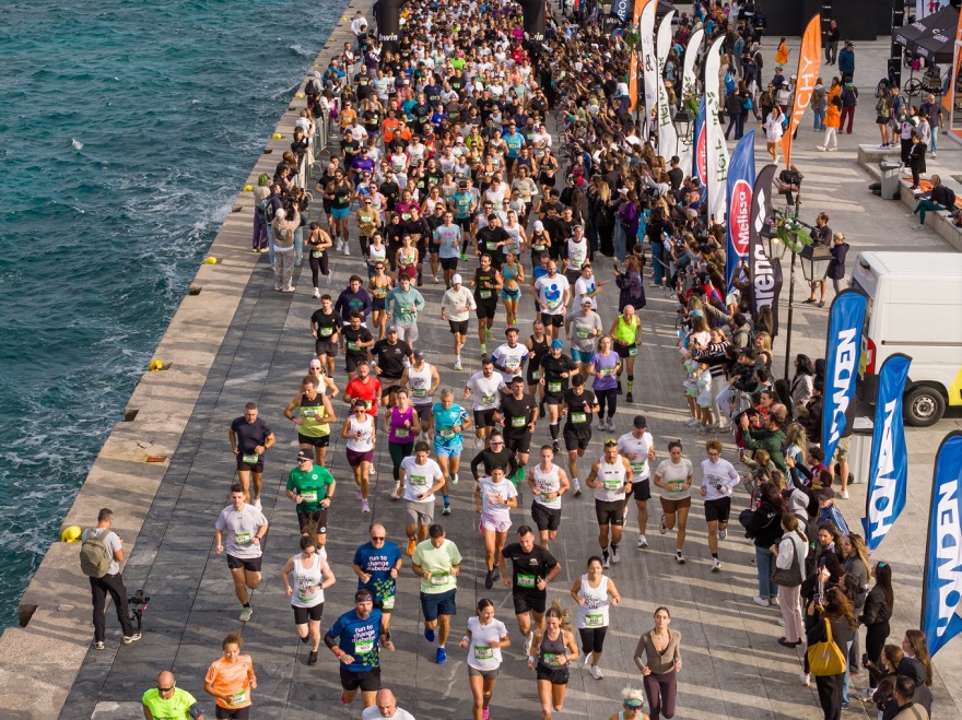 15 χρόνια Spetses Mini Marathon: Οι Σπέτσες φόρεσαν τα γιορτινά τους