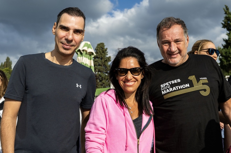 15 χρόνια Spetses Mini Marathon: Οι Σπέτσες φόρεσαν τα γιορτινά τους