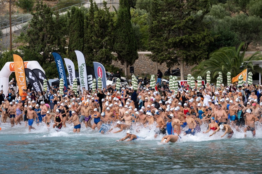15 χρόνια Spetses Mini Marathon: Οι Σπέτσες φόρεσαν τα γιορτινά τους