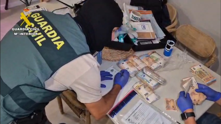 Εξαρθρώθηκε κύκλωμα πορνείας στην Ίμπιζα: Ψάρευαν νεαρά κορίτσια, τους έταζαν δουλειά και τα εξέδιδαν -Τις χρέωναν 5.000 ευρώ