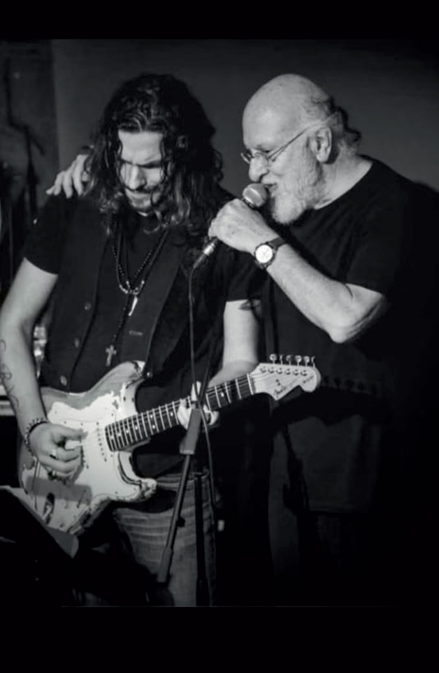 Σάκης Ντοβόλης: Ο Κοζανίτης με την heavy blues κιθάρα στο πλευρό της Άννας Βίσση – Το ντεμπούτο στο sold out ΟΑΚΑ και ο... Τζόνι Ντεπ