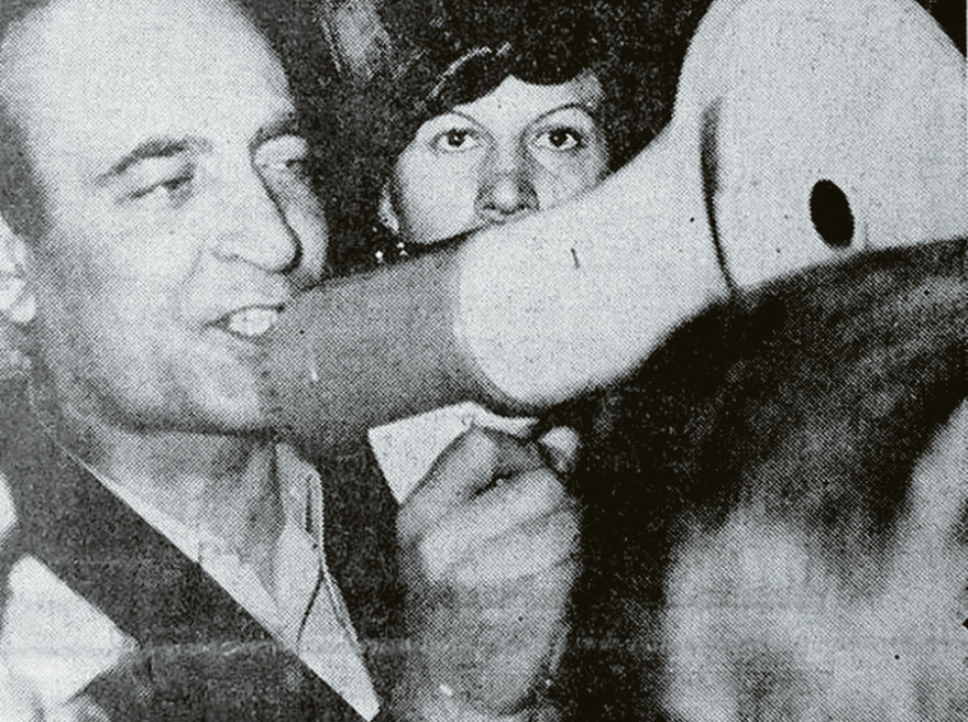 50 χρόνια από τη δίκη για το «νερό του Καματερού»: Η απάτη που έκανε χιλιάδες Έλληνες να πιστέψουν ότι νικούν τον καρκίνο