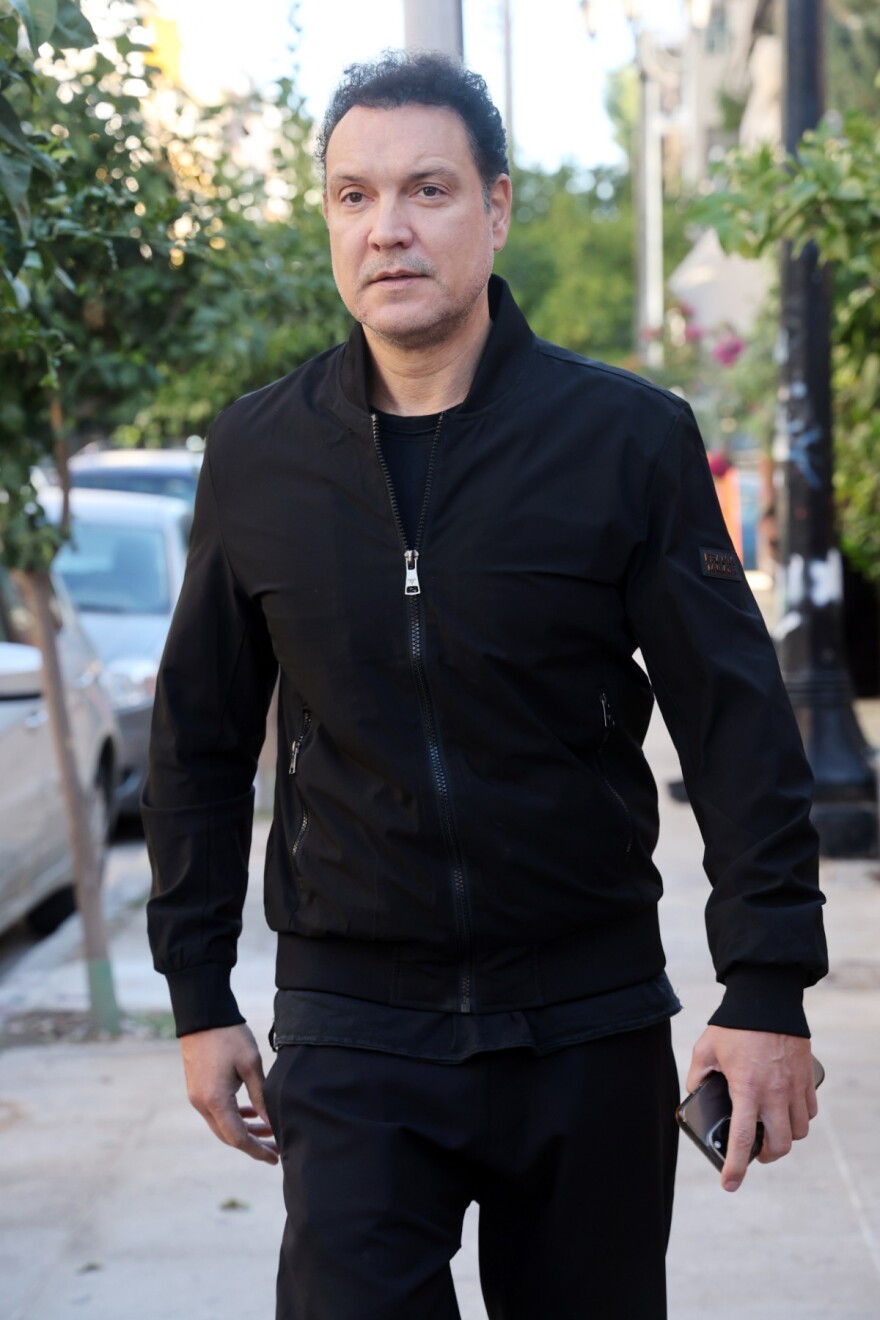 Live από τη Νίκαια για το μνημόσυνο του Γιώργου Μαζωνάκη, στην εκκλησία οι γονείς, οι αδερφές του και πλήθος κόσμου