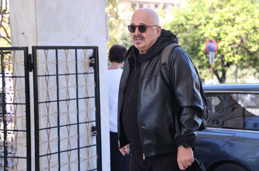 Οικογένεια και φίλοι αποχαιρέτησαν την Μπέτυ Βαλάση, συγκινημένος ο γιος της στο τελευταίο αντίο: «Δεν έτρωγε, ένιωθα ότι έφευγε»