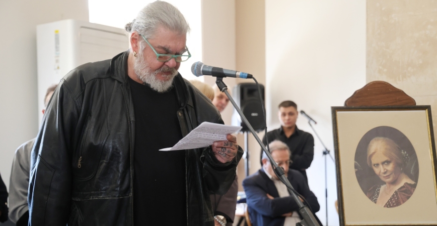 Οικογένεια και φίλοι αποχαιρέτησαν την Μπέτυ Βαλάση, συγκινημένος ο γιος της στο τελευταίο αντίο: «Δεν έτρωγε, ένιωθα ότι έφευγε»