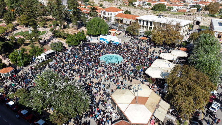 Σε αναβρασμό η Χίος για το αεροδρόμιο που κλείνει για 4 μήνες: Φόβοι για τους ασθενείς που κάνουν θεραπείες στην Αθήνα - Μετρούν ακυρώσεις για την εορταστική περίοδο