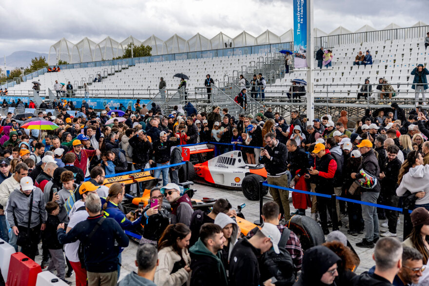 Από τη Fan Zone στο showrun του Allwyn x McLaren Racing: Live in Athens – Η απόλυτη motorsport εμπειρία που έζησαν χιλιάδες fans στο ΟΑΚΑ
