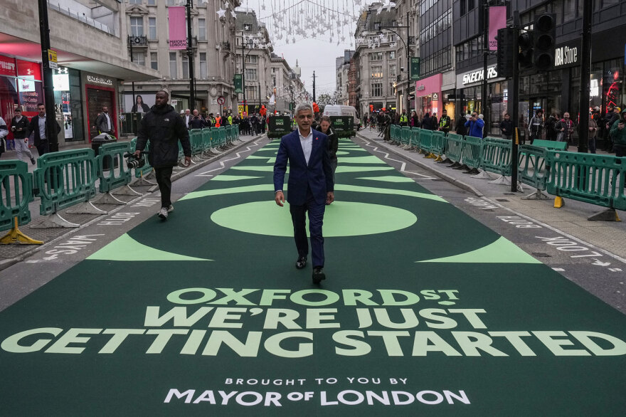 H Oxford Street του Λονδίνου μετατράπηκε σε πεζόδρομο, δείτε βίντεο και φωτογραφίες