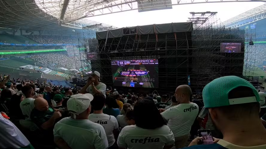 Έπαιζαν ντέρμπι κορυφής, πήγαν στο γήπεδο αλλά είδαν το ματς σε γιγαντοοθόνη - Απίστευτο σκηνικό στο Παλμέιρας - Μποταφόγκο