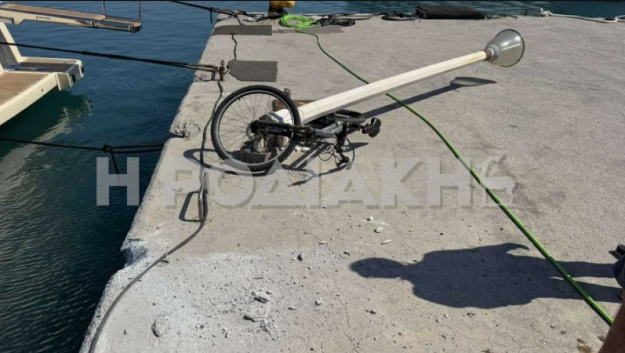 Ρόδος: Θαλαμηγός «καρφώθηκε» στον προβλήτα του λιμανιού στο Μανδράκι
