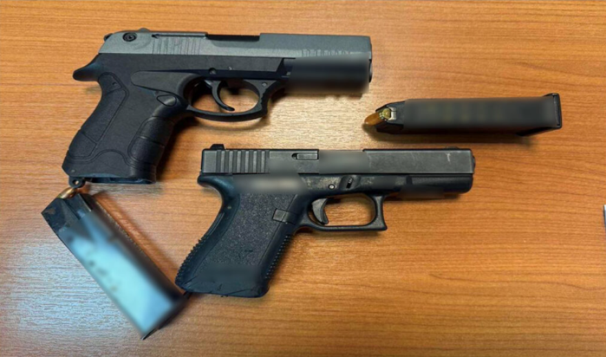 Θεσσαλονίκη: Νοίκιασε διαμέρισμα με Airbnb και έκρυψε πιστόλια και φυσίγγια στο διπλανό μπαλκόνι – Δύο συλλήψεις