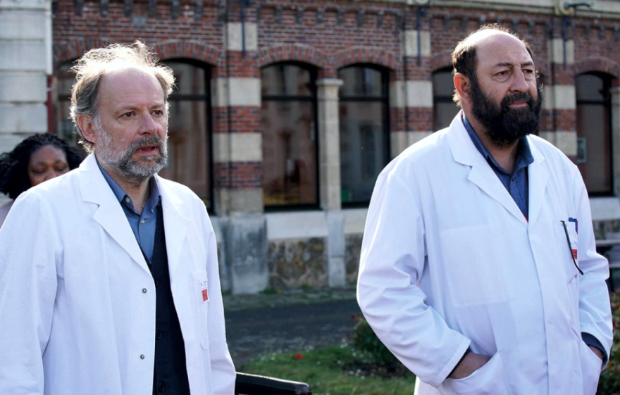 5 χρόνια «Bring Your Chair – Cozy Festival»: Ο κόσμος του Κουστουρίτσα συναντά το βλέμμα του Γαβρά στη Σίφνο
