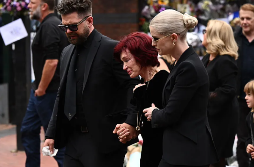 Όζι Όσμπορν: Η κόρη του, Κέλι απέτισε φόρο τιμής στον πατέρα της λίγες ημέρες μετά την κηδεία του
