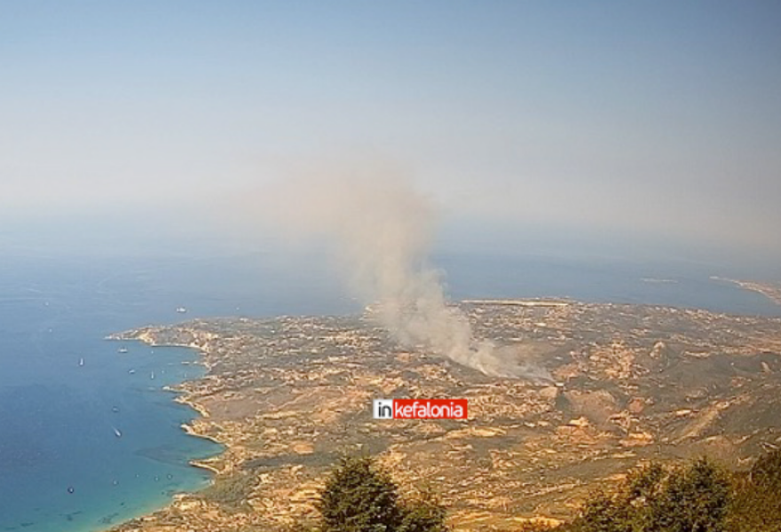 Μεγάλη φωτιά στην Κεφαλονιά, ενισχύθηκαν οι δυνάμεις με 10 εναέρια  - Εκκενώνονται τρία χωριά κοντά στο Αργοστόλι, ήχησε το 112