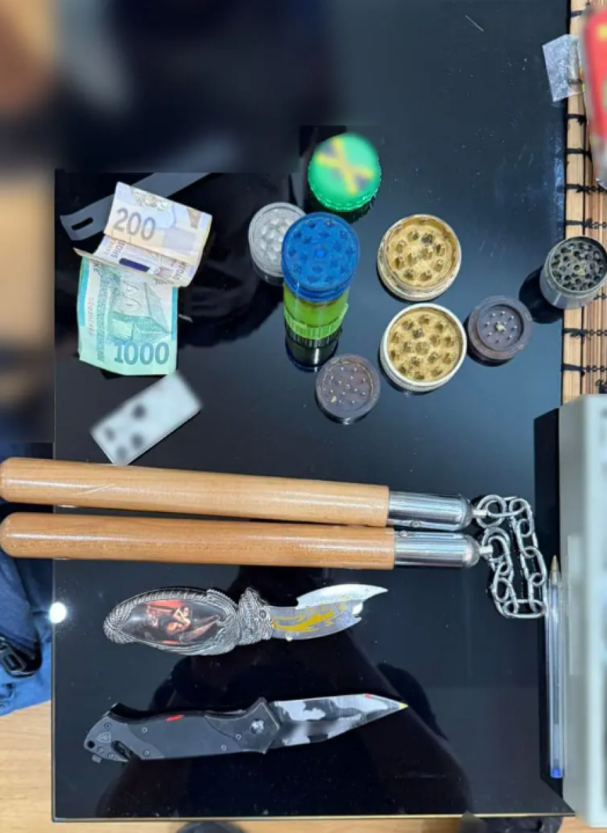 25χρονος συνελήφθη αφού παρέλαβε 5 κιλά κάνναβης από το «Ελ. Βενιζέλος» - Εμπλέκεται και τράπερ από την Κύπρο