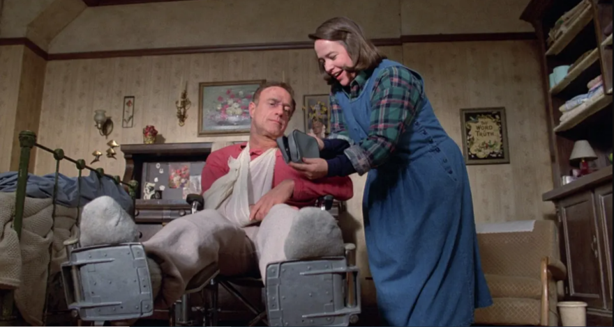 Φιλαρέτη Κομνηνού: Αναλαμβάνει τον θεατρικό ρόλο της εμμονικής πρωταγωνίστριας του «Misery» που έπαιξε η Κάθι Μπέιτς στον κινηματογράφο