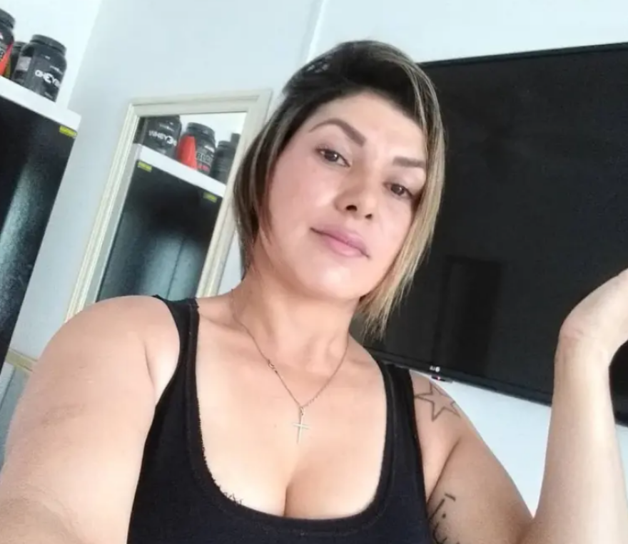 43χρονη σκότωσε με 21 μαχαιριές τον bodybuilder σύζυγό της στη Βραζιλία - Είχε ανοίξει τρύπες στους τοίχους για να τον παρακολουθεί
