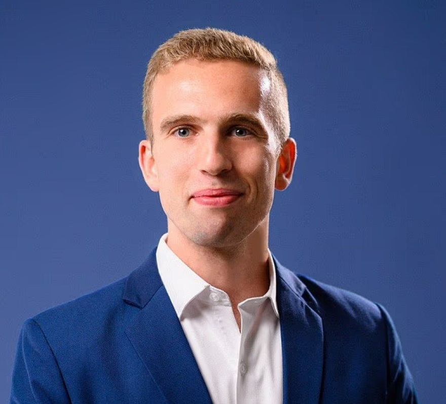 Βίντεο: Απομάκρυναν υποψήφιο βουλευτή στις ολλανδικές εκλογές από το στούντιο επειδή τον μπέρδεψαν με vegan ακτιβιστή