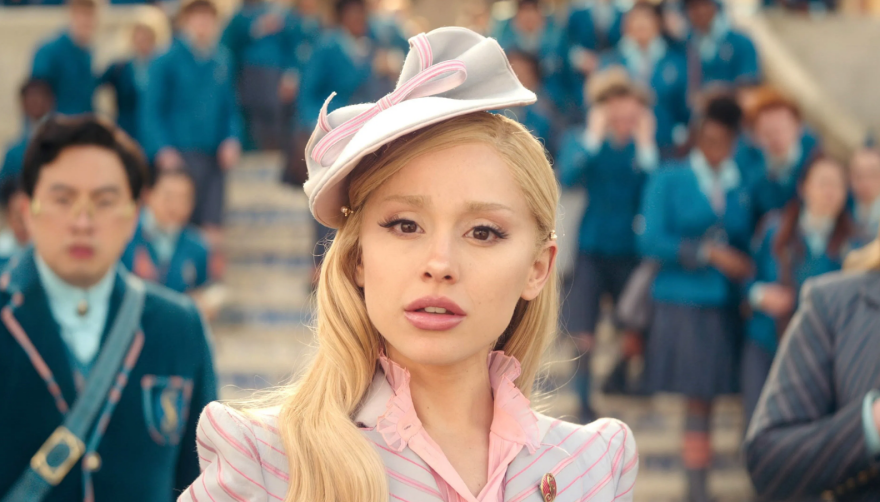 Η Αριάνα Γκράντε αποχαιρέτησε τα ξανθά μαλλιά της και τα έβαψε ξανά καστανά
