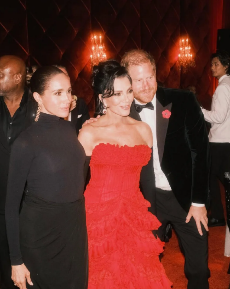 Eξαφανίστηκαν από το άλμπουμ γενεθλίων της Κρις Τζένερ ο Χάρι και η Μέγκαν - Άγνωστο γιατί διέγραψαν τις φωτογραφίες η Κιμ Καρντάσιαν και η μητέρα της Eξαφανίστηκαν από το άλμπουμ γενεθλίων της Κρις Τζένερ ο Χάρι και η Μέγκαν - Άγνωστο γιατί διέγραψαν τις φωτογραφίες η Κιμ Καρντάσιαν και η μητέρα της