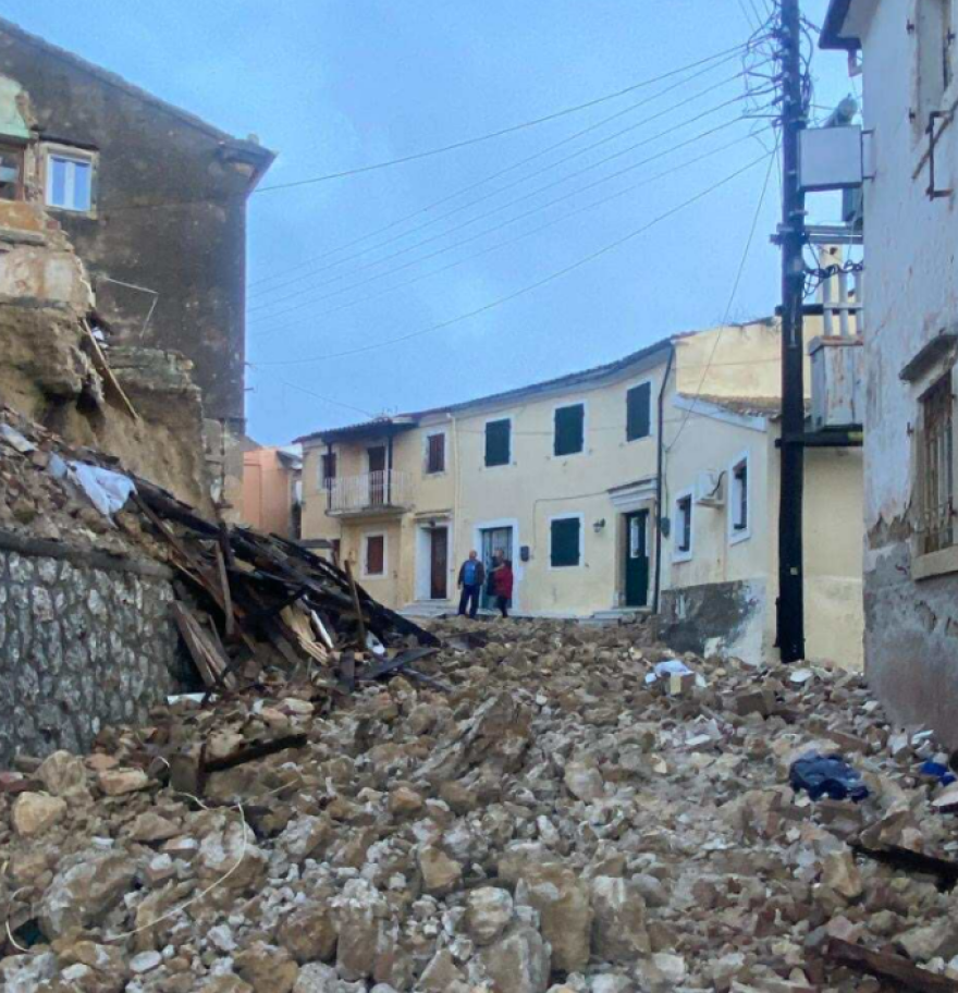 Σοβαρά προβλήματα από την κακοκαιρία στη βόρεια Κέρκυρα, κατολισθήσεις, κλειστά σχολεία και διακοπές ρεύματος - Πώς εξελίσσονται τα φαινόμενα 