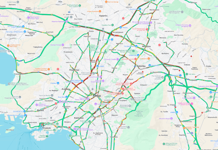 Κίνηση 1/12: Μποτιλιάρισμα τώρα σε Κηφισό και Αττική Οδό, προβλήματα στο λιμάνι του Πειραιά 
