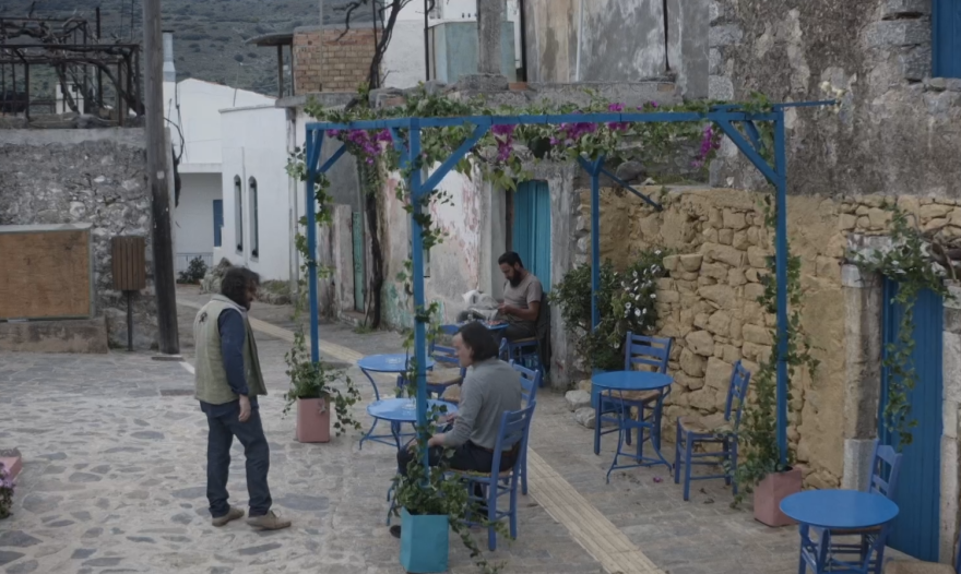 Από την Κρήτη στους Παξούς και από κει στη Μάνη: Η περιφέρεια πρωταγωνιστεί στα τηλεοπτικά σίριαλ κι οι τοπικές οικονομίες «ανθίζουν»