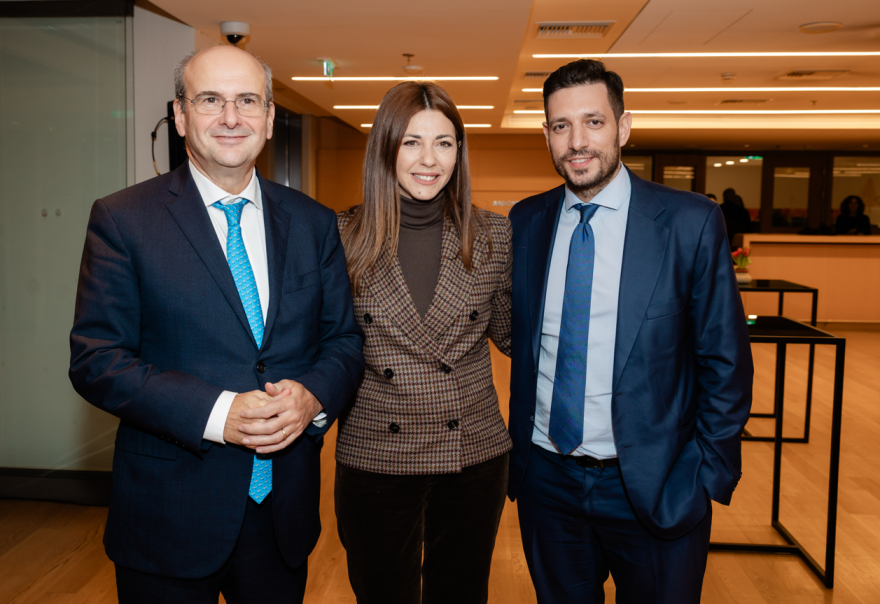 Ο Οδυσσέας Αθανασίου παρουσίασε το βιβλίο του «Γιατί αυτοί πέτυχαν: 6 κράτη από τη σκιά στην κορυφή»
