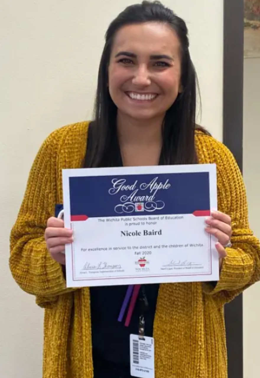 Βραβευμένη καθηγήτρια Καλλιτεχνικών στο Κάνσας έκανε σεξ έως και 4 φορές σε μια εβδομάδα με μαθητή της στο πίσω κάθισμα του αυτοκινήτου Βραβευμένη καθηγήτρια Καλλιτεχνικών στο Κάνσας έκανε σεξ έως και 4 φορές σε μια εβδομάδα με μαθητή της στο πίσω κάθισμα του αυτοκινήτου