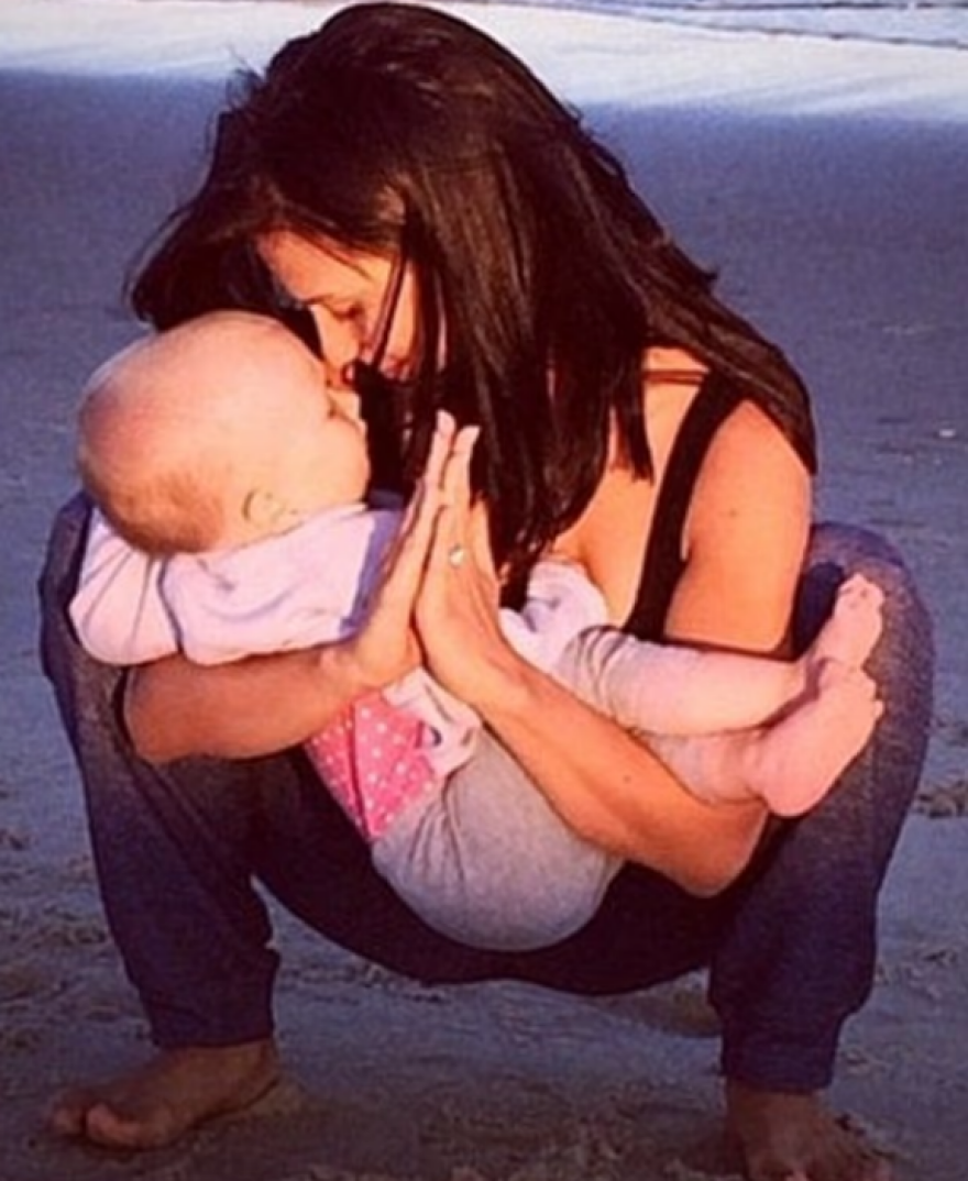 Η Χιλάρια Μπάλντουιν αποκάλυψε ότι πούλησε $95.000 την πρώτη φωτογραφία της μεγάλης κόρης της: Ήταν αηδιαστικό αλλά το έκανα για καλό σκοπό