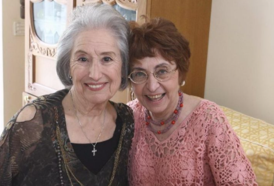 Συγκίνησε η Έφη Παπαθεοδώρου στο reunion του Παρά Πέντε: Υπάρχει θλίψη μέσα μου, έχω χάσει τη Σόφη
