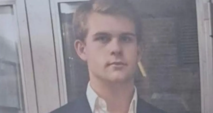 &laquo;&Zeta;&omicron;ύ&mu;&epsilon; έ&nu;&alpha;&nu; &epsilon;&phi;&iota;ά&lambda;&tau;&eta;&raquo;: &Eta; &Alpha;&lambda;ί&kappa;&eta;, &omicron; Ά&rho;&theta;&omicron;&upsilon;&rho;, &eta; Έ&mu;&iota;&lambda;&iota; &kappa;&alpha;&iota; &tau;&alpha; &pi;&alpha;&iota;&delta;&iota;ά &pi;&omicron;&upsilon; &omicron;&iota; &omicron;&iota;&kappa;&omicron;&gamma;έ&nu;&epsilon;&iota;έ&sigmaf; &tau;&omicron;&upsilon;&sigmaf; &alpha;&nu;&alpha;&zeta;&eta;&tau;&omicron;ύ&nu; &mu;&epsilon;&tau;ά &tau;&eta; &phi;&omicron;&nu;&iota;&kappa;ή &pi;&upsilon;&rho;&kappa;&alpha;&gamma;&iota;ά &sigma;&tau;&omicron; &Kappa;&rho;&alpha;&nu; &Mu;&omicron;&nu;&tau;ά&nu;&alpha;