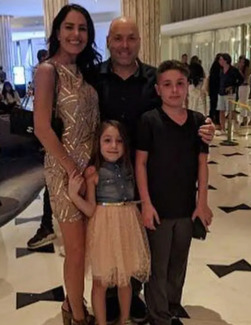 Επιχειρηματίας στις ΗΠΑ πρώτα σκότωσε αδελφό και νύφη, και μετά μαχαίρωσε τα ανίψια του αφού ανακάλυψαν ότι έκλεβε χρήματα για την ερωμένη του