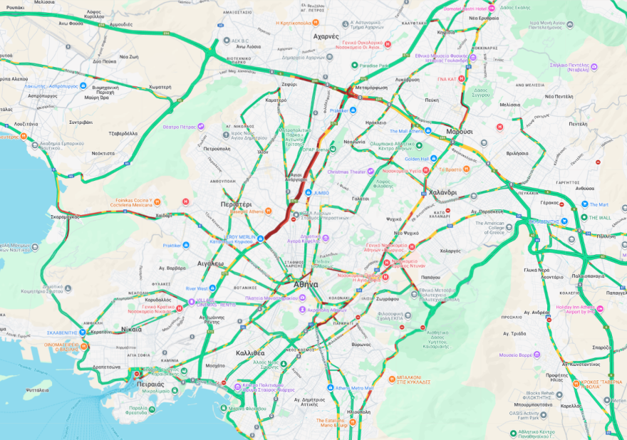 Live η κίνηση στους δρόμους: Μεγάλο μποτιλιάρισμα στον Κηφισό λόγω τροχαίου, 20λεπτες καθυστερήσεις στην Αττική οδό και προβλήματα στο κέντρο 