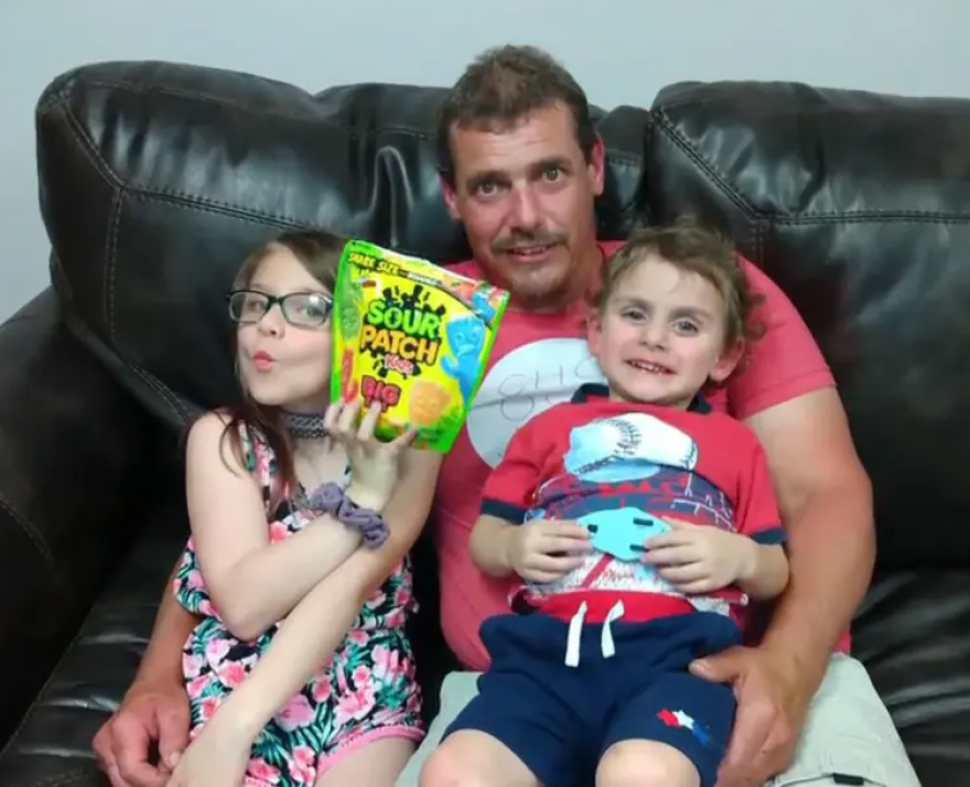 Πατέρας 3 παιδιών έβαλε 36χρονη που κρύωνε στο αυτοκίνητό του και αυτή τον σκότωσε με μία σφαίρα στο κεφάλι