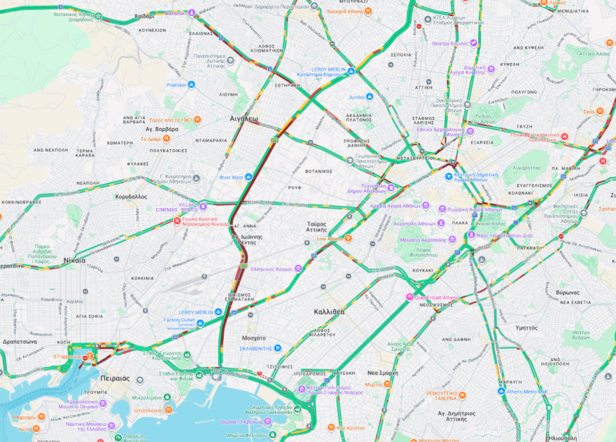 Κίνηση τώρα: Σύγκρουση ΙΧ με φορτηγό στη Λ. Κηφισού, καθυστερήσεις στο ρεύμα προς Λαμία