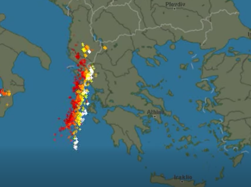 Ξεκίνησε από τα δυτικά η κακοκαιρία με σχηματισμό «γραμμής λαίλαπας» 300 χιλιομέτρων - Θα επηρεαστεί και η Αττική, η ανάλυση του Καλλιάνου