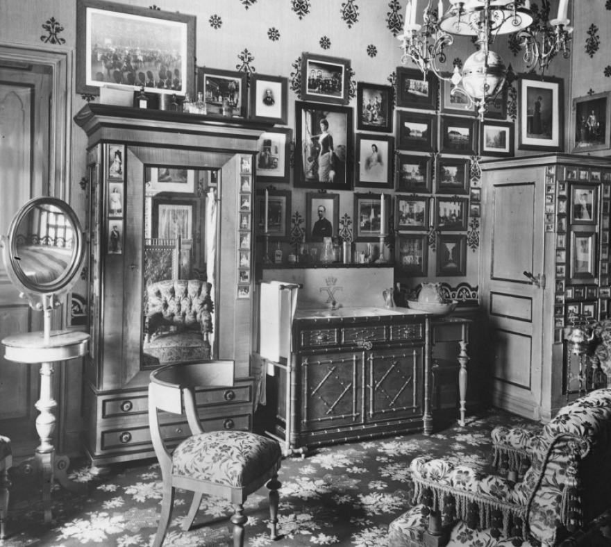 Τατόι: Το νυφικό της Φρειδερίκης, το ποδήλατο του Κωνσταντίνου Α' και τα βασιλικά δωμάτια στην έκθεση που στήνεται στο Ανάκτορο 