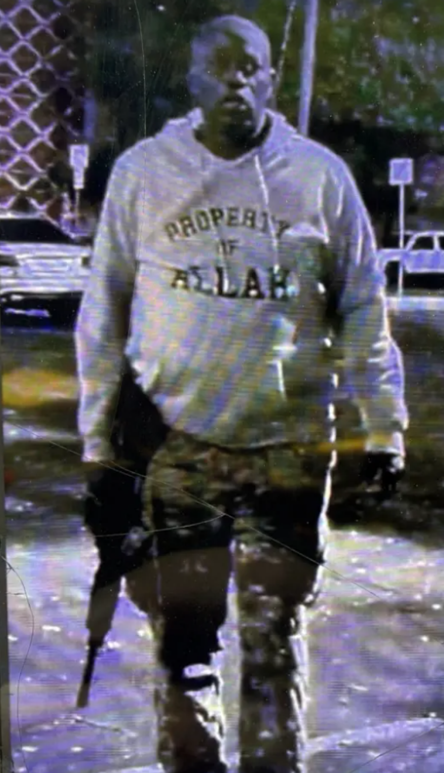 Συγκλονιστικό βίντεο από τη «μάχη» που έδωσαν αστυνομικοί με τον 53χρονο που σκότωσε 3 έξω από μπαρ στο Όστιν φορώντας μπλούζα του Ιράν