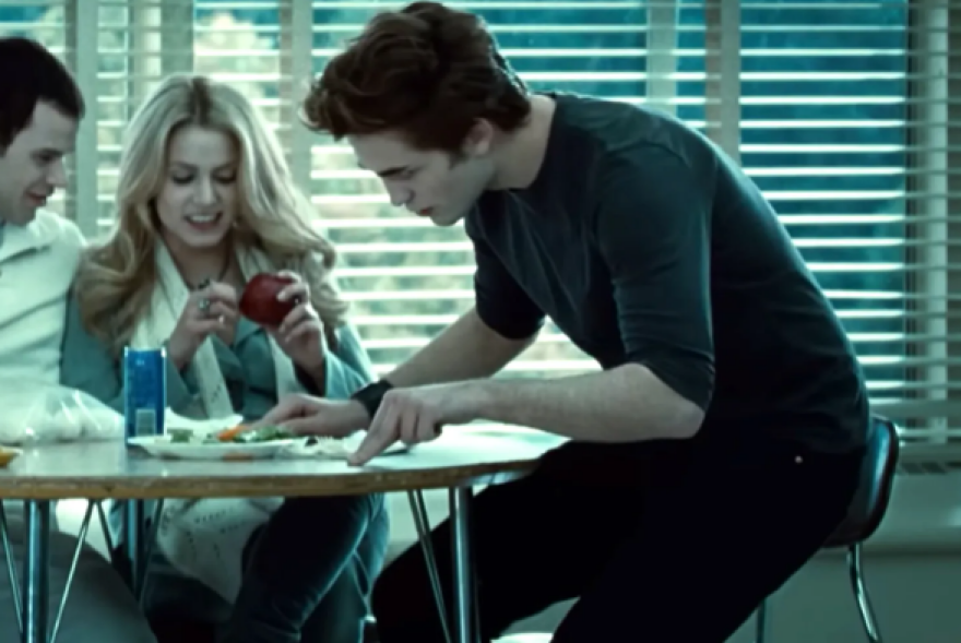 Ρόμπερτ Πάτινσον: Η σκηνή στο Twilight που 18 χρόνια μετά του φαίνεται «παράξενη»