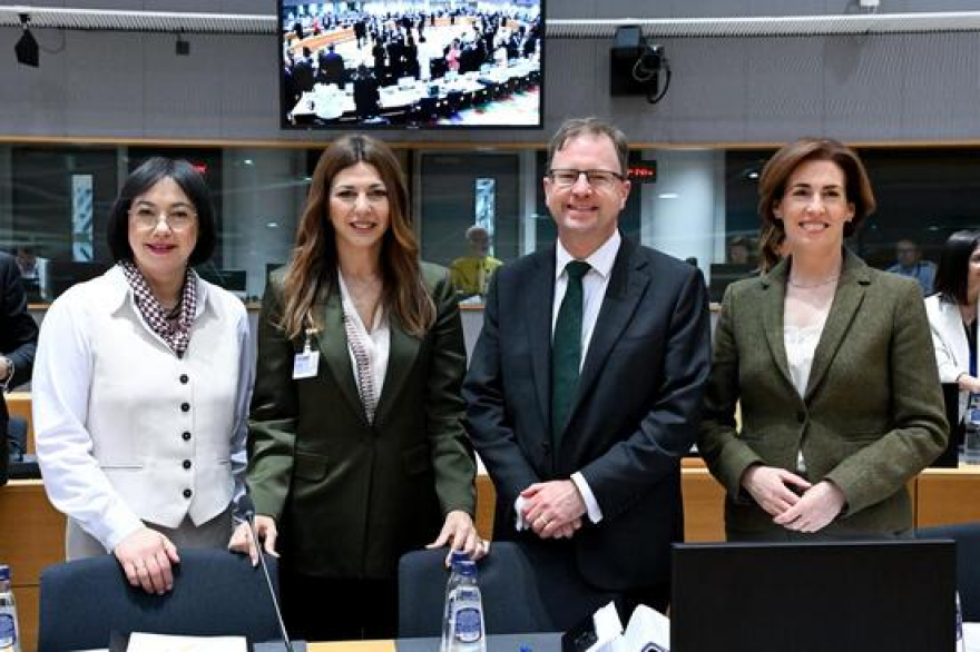 Ζαχαράκη: Η Ελλάδα πρωτοπορεί και θέτει αυστηρό πλαίσιο ηθικής και δεοντολογίας για την Τεχνητή Νοημοσύνη στα σχολεία