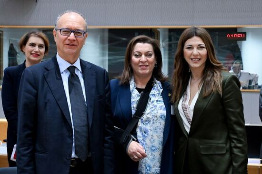 Ζαχαράκη: Η Ελλάδα πρωτοπορεί και θέτει αυστηρό πλαίσιο ηθικής και δεοντολογίας για την Τεχνητή Νοημοσύνη στα σχολεία