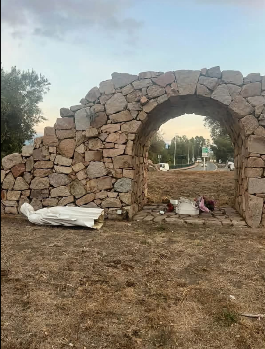 «Συγγνώμη, ήμουν εντελώς λιώμα»: Σάλος στη Γαλλία, νεαροί βεβήλωσαν άγαλμα της Παναγίας, ανέβηκαν επάνω κι έκαναν άσεμνες κινήσεις, βίντεο