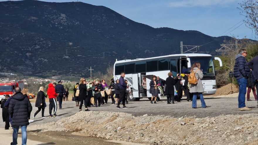 Σύγκρουση τρένων στη Λάρισα: Τρισάγιο στα Τέμπη για τα θύματα της τραγωδίας