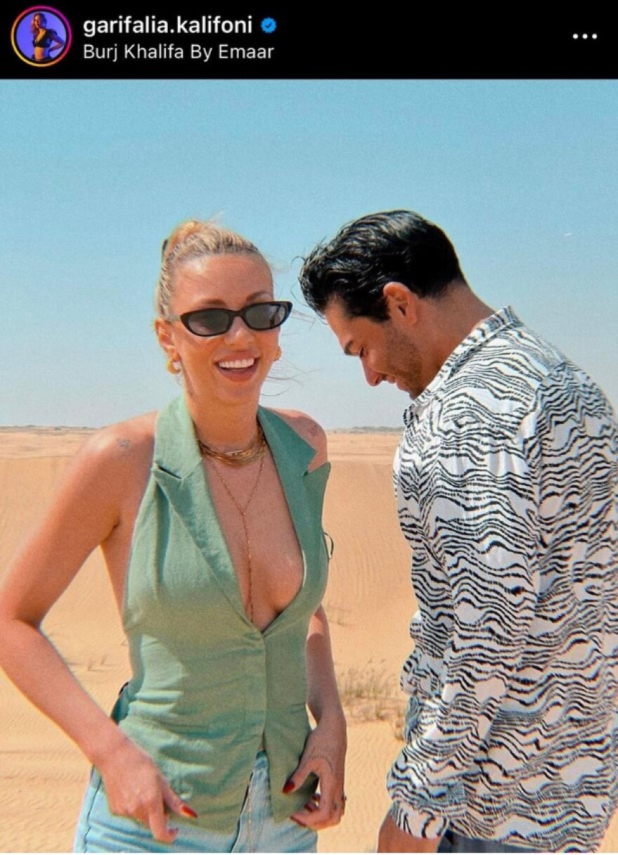 Γαρυφαλλιά Καληφώνη-Χρήστος Μάστορας: Φωτογραφίζονται μαζί στον καθρέφτη