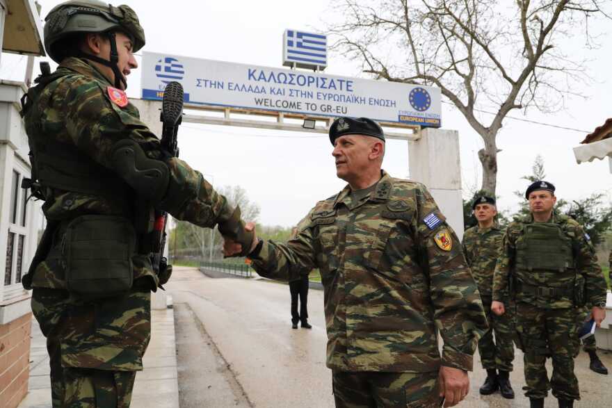 Βίντεο: Επίσκεψη Φλώρου σε μονάδες και επιτηρητικά φυλάκια στον Έβρο