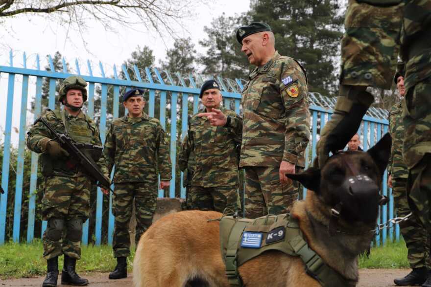 Βίντεο: Επίσκεψη Φλώρου σε μονάδες και επιτηρητικά φυλάκια στον Έβρο