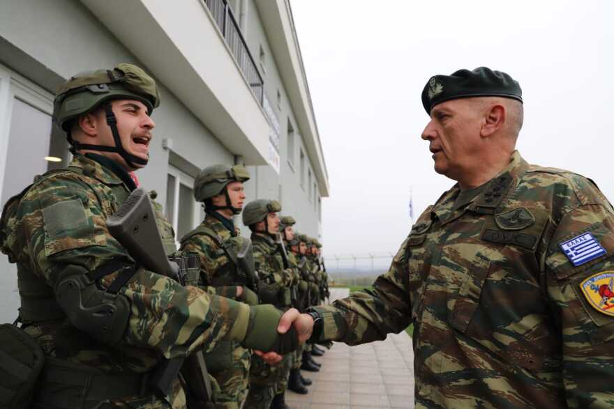 Βίντεο: Επίσκεψη Φλώρου σε μονάδες και επιτηρητικά φυλάκια στον Έβρο